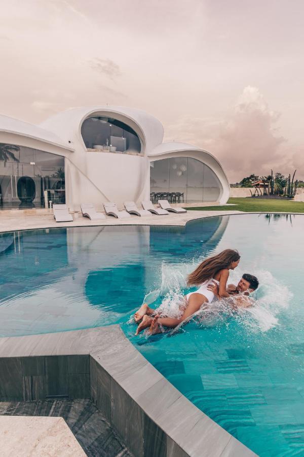 The Cloud Beachfront Villa Tabanan Exterior foto